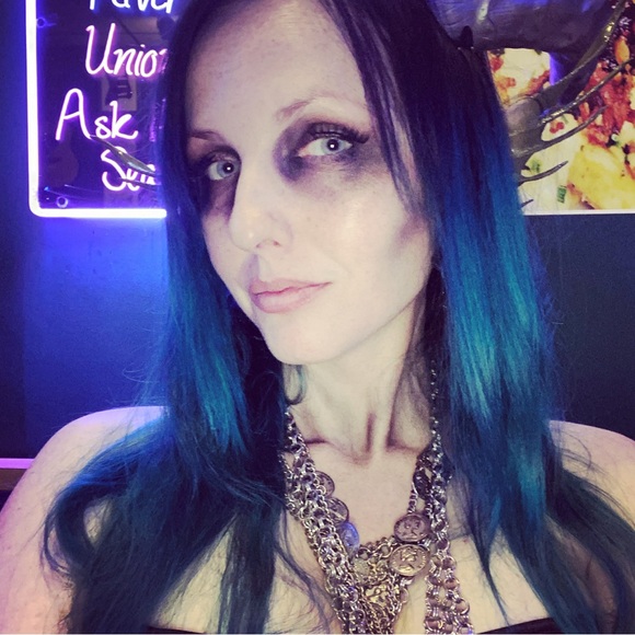 Meet your Posher, Countess - Picture 6 of 8